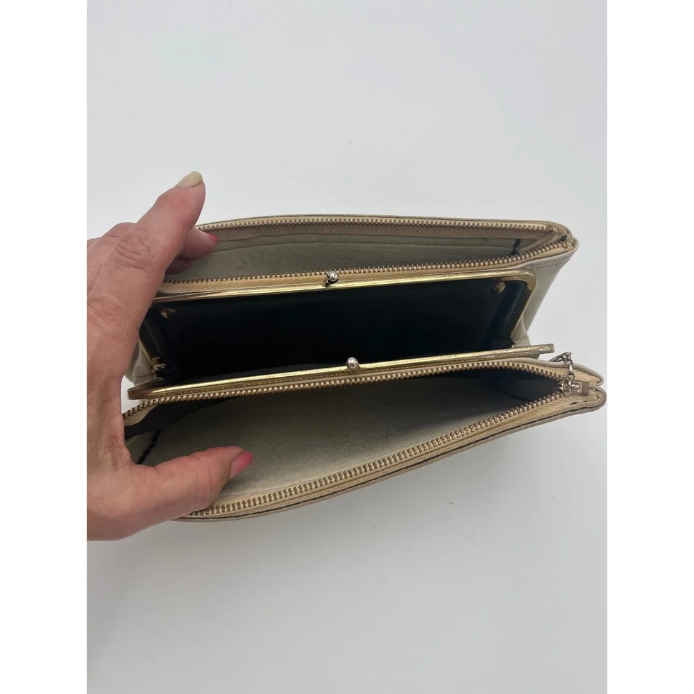 Vintage Beige Pebbled Leather Triple Compartment Kiss Lock Zip Clutch Wallet
